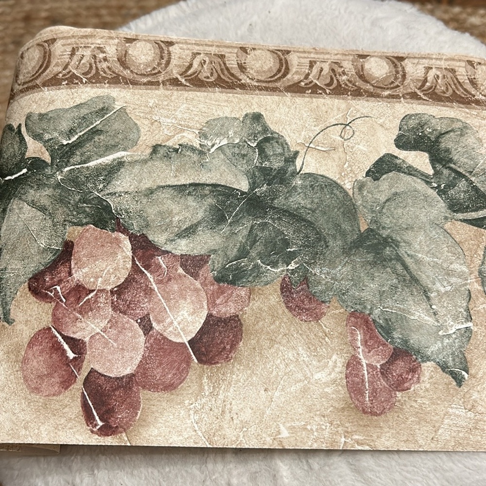 Classic grapevine wallpaper border
